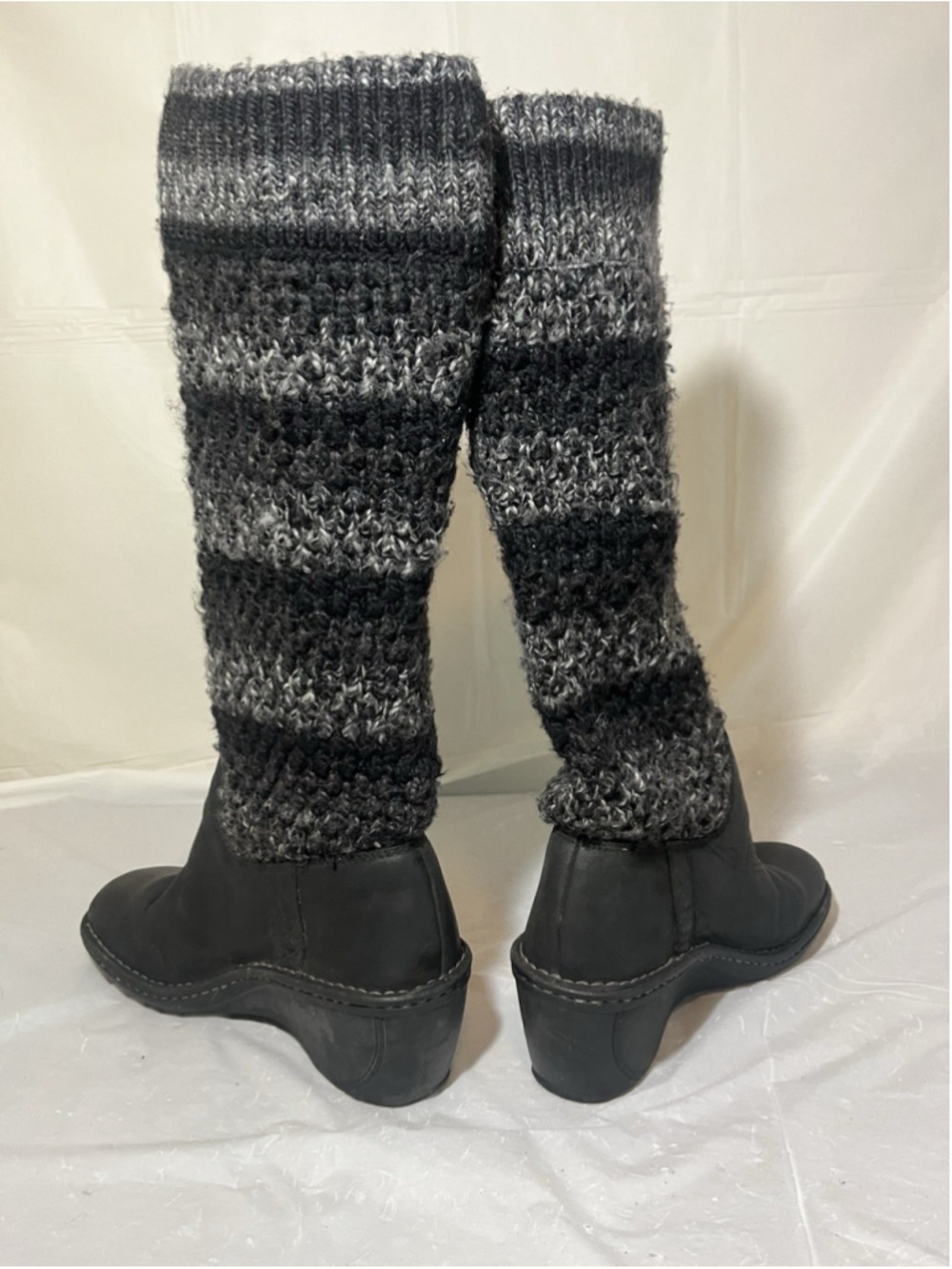 UGG Cresthaven Boot Size 8 Wedge Heel Black Nubuck Gray Knit Pull On